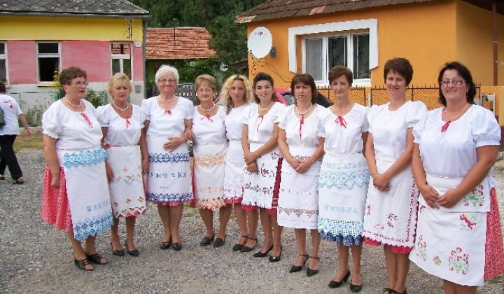 Vystúpenie speváckeho zboru žien v Slavci_Fiatal asszonyok fellé