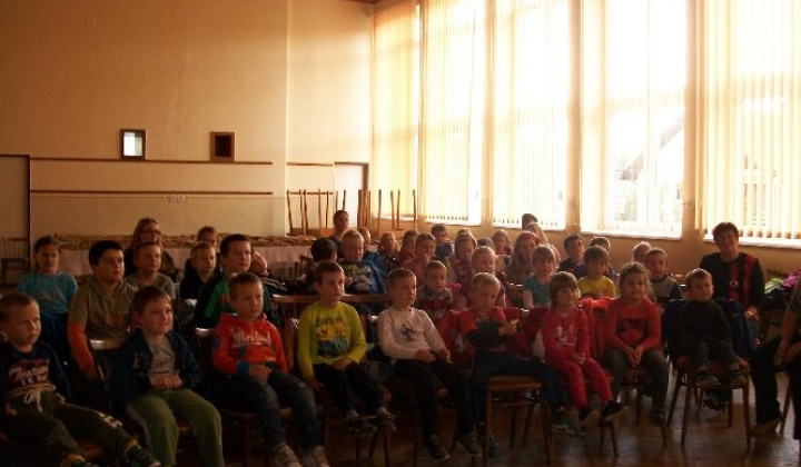 Bábkové divadlo - Bábszínházi előadás