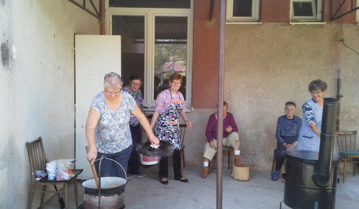 Szilva lekvár főzése a nyugdíjasokkal
