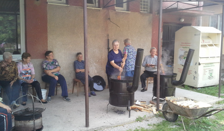 Szilva lekvár főzése a nyugdíjasokkal