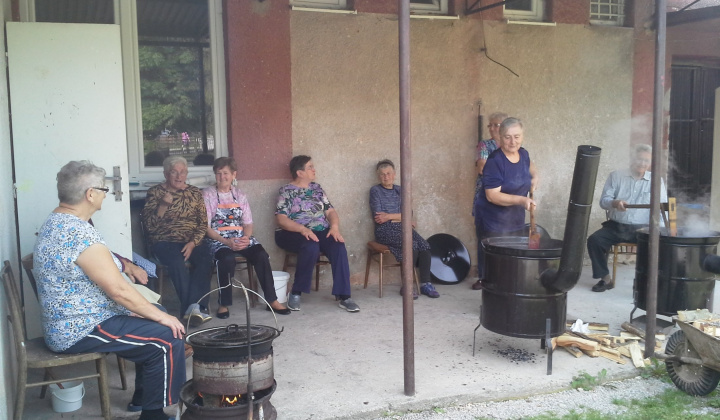 Szilva lekvár főzése a nyugdíjasokkal